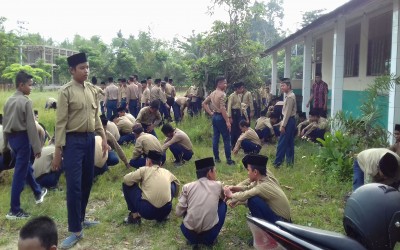 Kegiatan Kebersihan Lingkungan di Madrasah